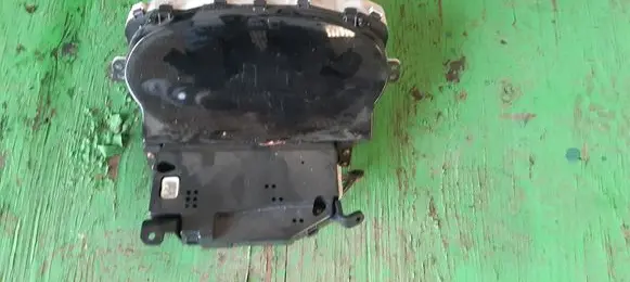 Toyota Yaris Speedometer (instrument cluster) 457300-0143