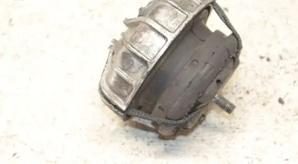 Mercedes-Benz Vito Viano W639 Engine mount bracket A6392410413