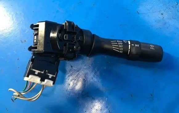 Toyota Camry Gear shift switch/knob 8465204141