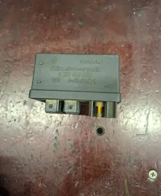Glow plug pre-heat relay
