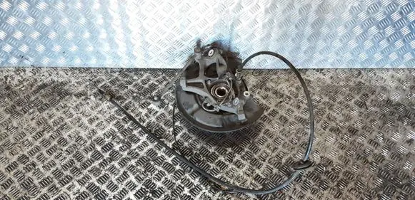 Mercedes-Benz CLS C219 Rear wheel hub A2114202685