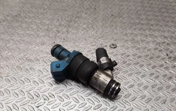 Audi A4 S4 B5 8D Fuel injector 058133551F