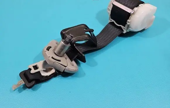 Toyota Yaris Middle seatbelt (rear) H078811 IMPRK1488208