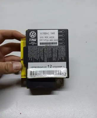 Volkswagen PASSAT B6 Airbag control unit/module 3C0909605M