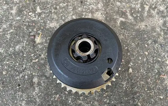 BMW 3 E90 E91 Camshaft pulley/ VANOS 7583208