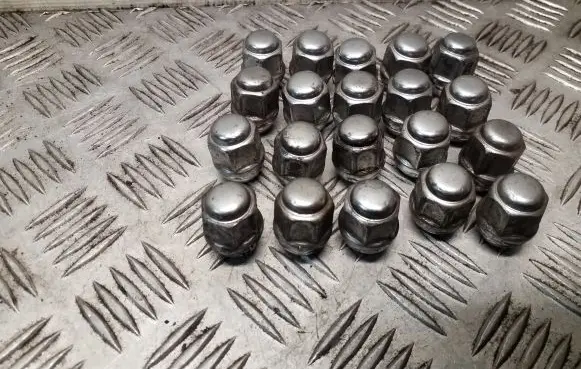Hyundai Tucson JM Nuts/bolts 