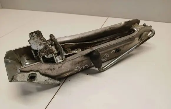 Volkswagen Bora Lift Jack 8L0011031A