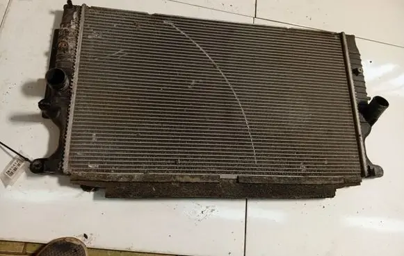 Toyota Avensis T270 Coolant radiator 
