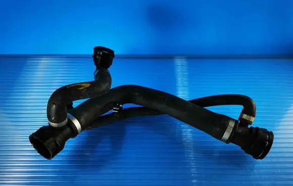 BMW 6 E63 E64 Engine coolant pipe/hose 17127534918