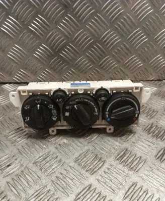 Toyota Avensis T220 Climate control unit 5590005091
