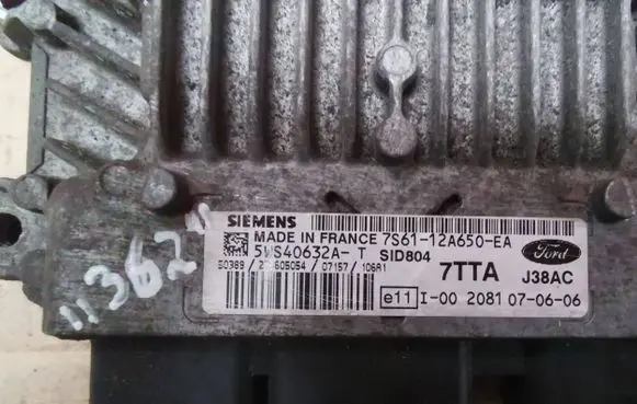 Ford Fiesta Engine control unit/module 7S6112A650EA 5WS40632AT