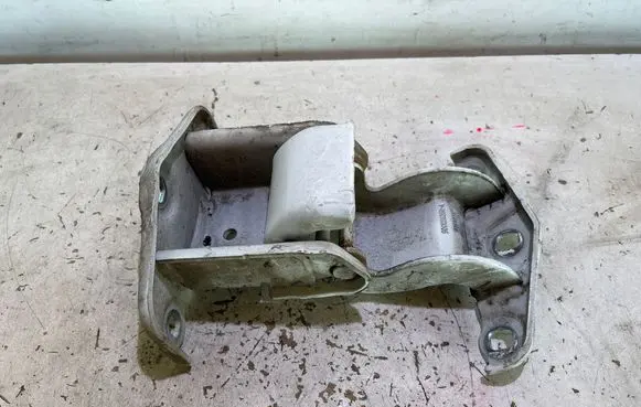 Renault Trafic III (X82) Rear door lower hinge 904108626R 96458937