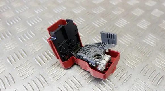 Lexus CT 200H Fuse module 8282176050