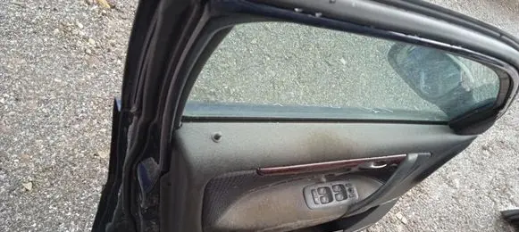 Volvo V70 Front door