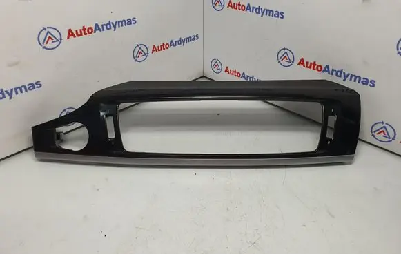 Dashboard glove box trim