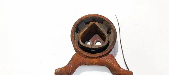Toyota RAV 4 (XA20) Engine mount bracket
