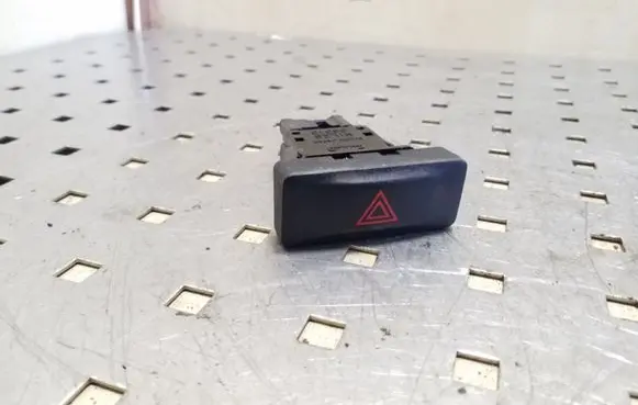 Nissan X-Trail T31 Hazard light switch
