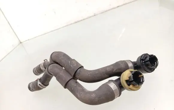 Engine coolant pipe/hose