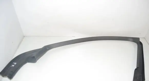 BMW 1 F40 Front door glass trim molding 7464799 51337464799