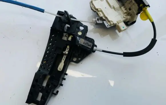 Audi A5 8T 8F Front door lock 8j2837015a 8t01837885