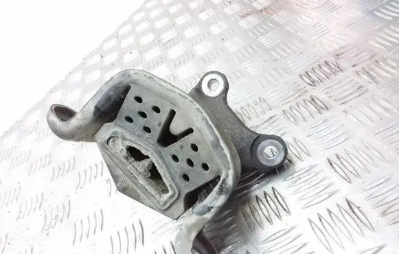 Volkswagen Transporter - Caravelle T5 Gearbox mount 7H0399151K