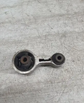 Mazda 6 Engine mount bracket