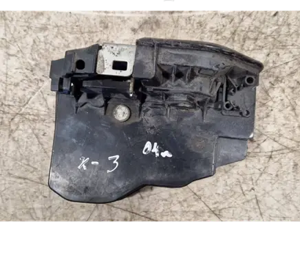 BMW X3 E83 Front door lock 7154628
