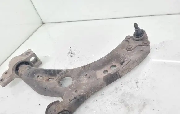 Volkswagen PASSAT B7 Front lower control arm/wishbone