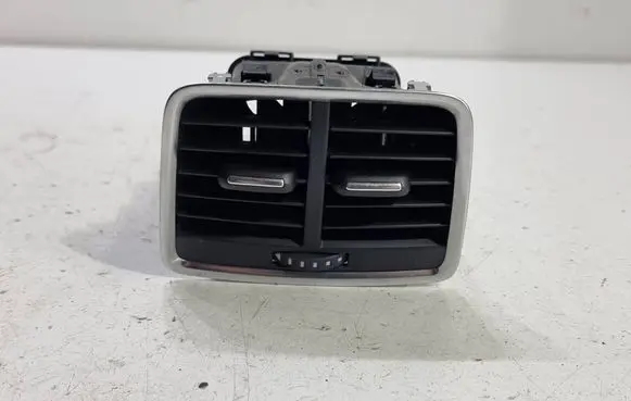 Audi Q3 8U Rear air vent grill 8U0819203