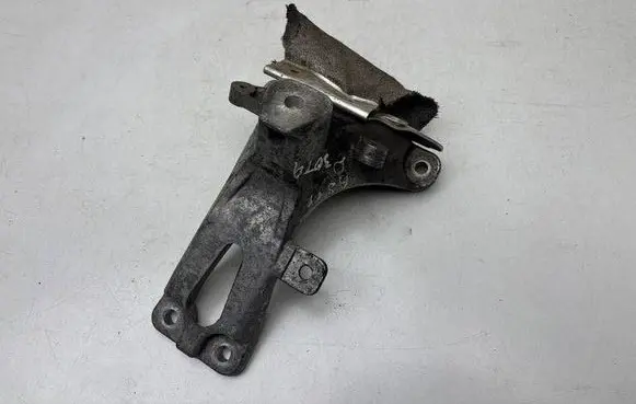 Audi A8 S8 D4 4H Engine mounting bracket 4G0199308