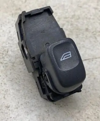 Volvo V70 Electric window control switch 9472275 02W222