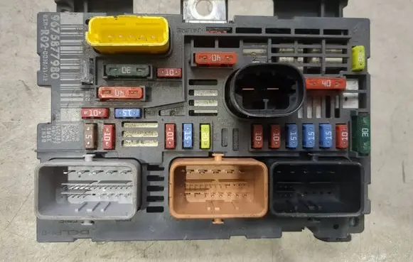 Citroen C5 Fuse box set 9675877980