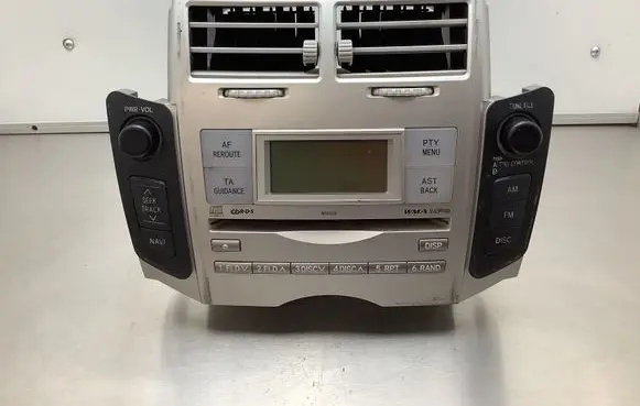 Toyota Yaris Radio/CD/DVD/GPS head unit 861200D211