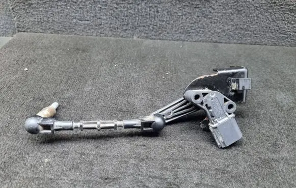 Headlight/headlamp level sensor