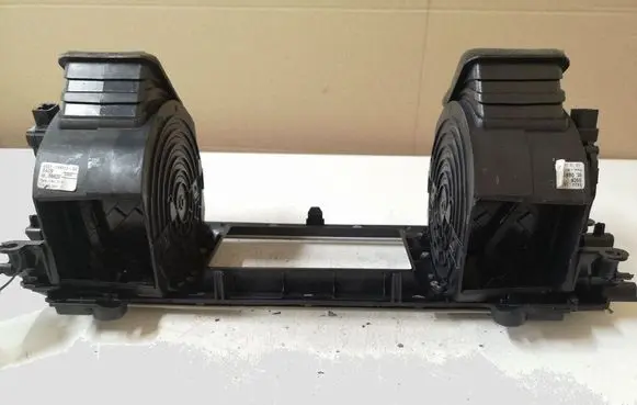 Jaguar XF X250 Dash center air vent grill 8X2319K617 06620 06619