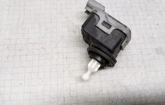 Opel Astra G Headlight level adjustment motor 90590665