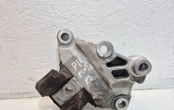 Nissan Rogue Engine mounting bracket 112205HA0A