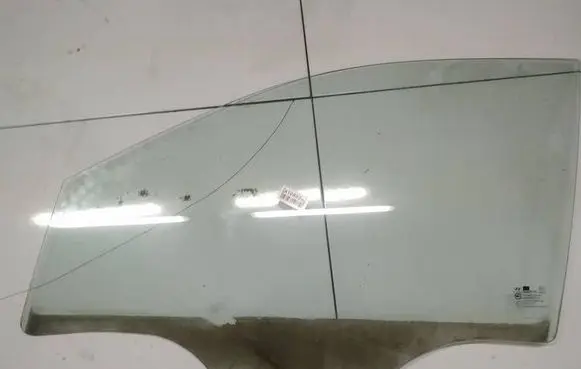 Hyundai Getz Front door window glass four-door as2