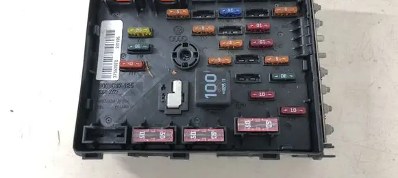 Volkswagen PASSAT B6 Fuse module 3C0937125