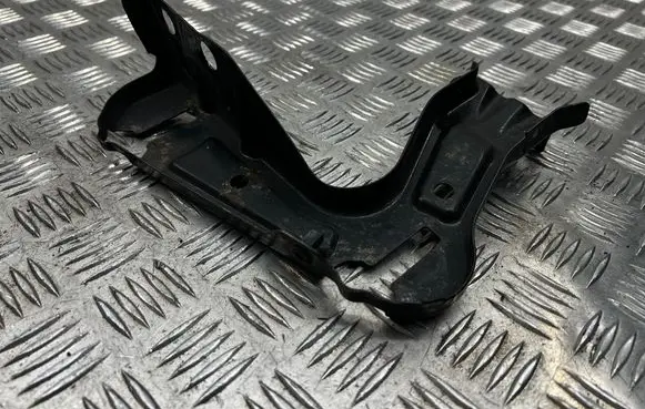 Skoda Octavia Mk2 (1Z) Headlight/headlamp mounting bracket 1Z0805072A