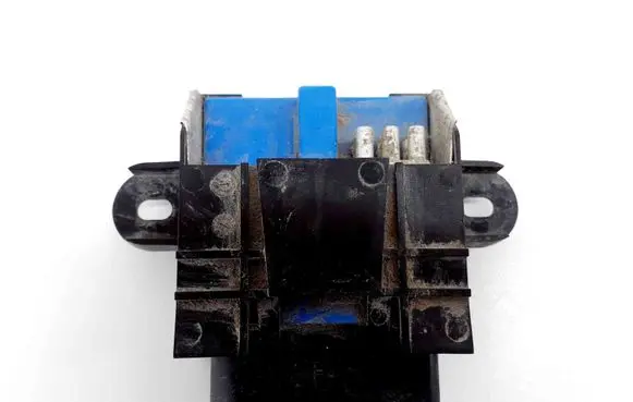 Volkswagen Tiguan Fuel pump relay 5N0201320A