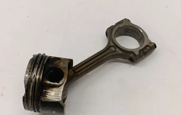 Nissan Qashqai J12 Piston with connecting rod 