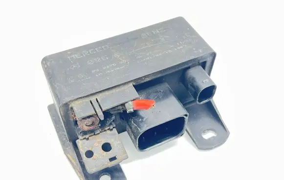 Mercedes-Benz C W203 Glow plug pre-heat relay 0255452832