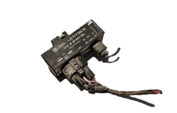 Volkswagen Golf VI Coolant fan relay 1J0919506M
