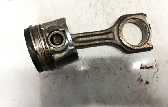 Peugeot 308 Piston with connecting rod 