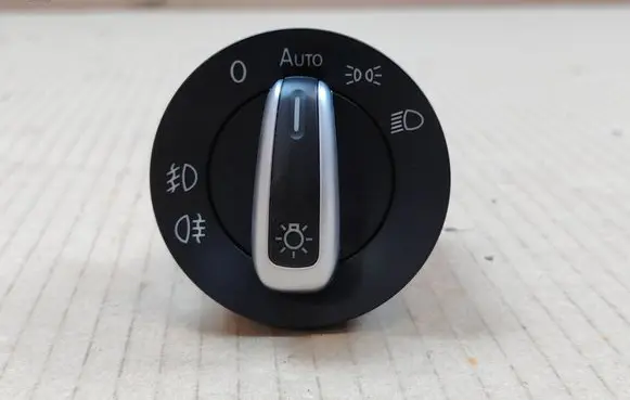 Volkswagen Tiguan Light switch 3C8941431N