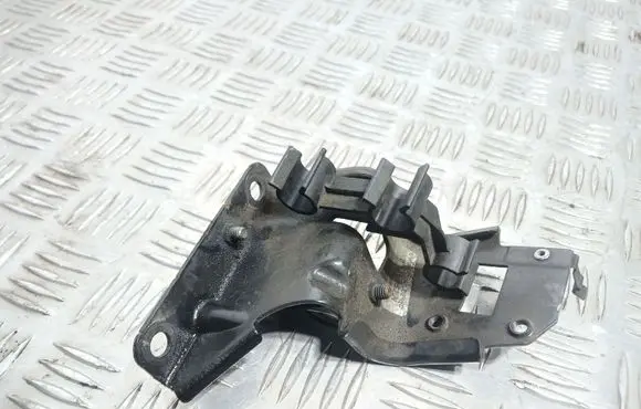 Volkswagen PASSAT B7 Other engine bay part 1K0131552N