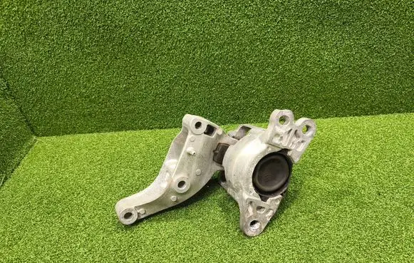 Engine mount bracket