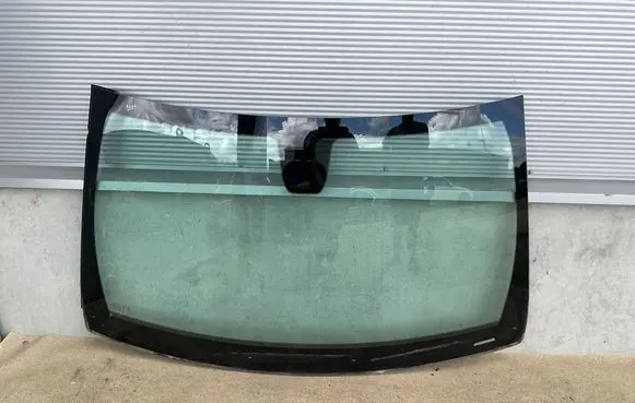 Jeep Grand Cherokee Front windscreen/windshield window