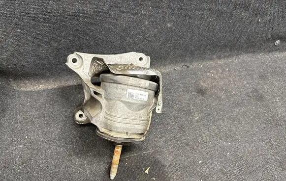 Ford Explorer VI Engine mount bracket L1M36C060CG L1M36C060D L1M36C060c